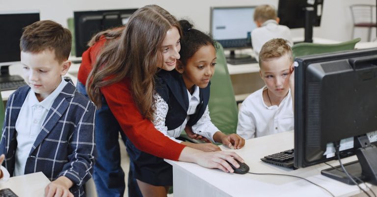 développez vos compétences digitales pour réussir dans un monde numérique en constante évolution. formations, outils et ressources pour maîtriser les technologies actuelles.