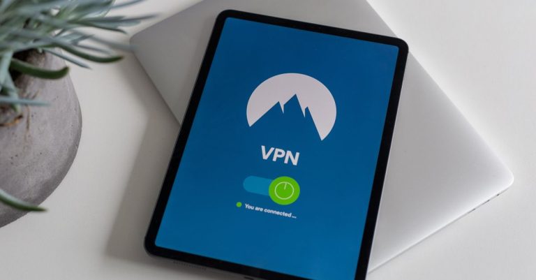 découvrez les meilleures pratiques et outils pour assurer votre sécurité en ligne et protéger vos données personnelles contre les cybermenaces.