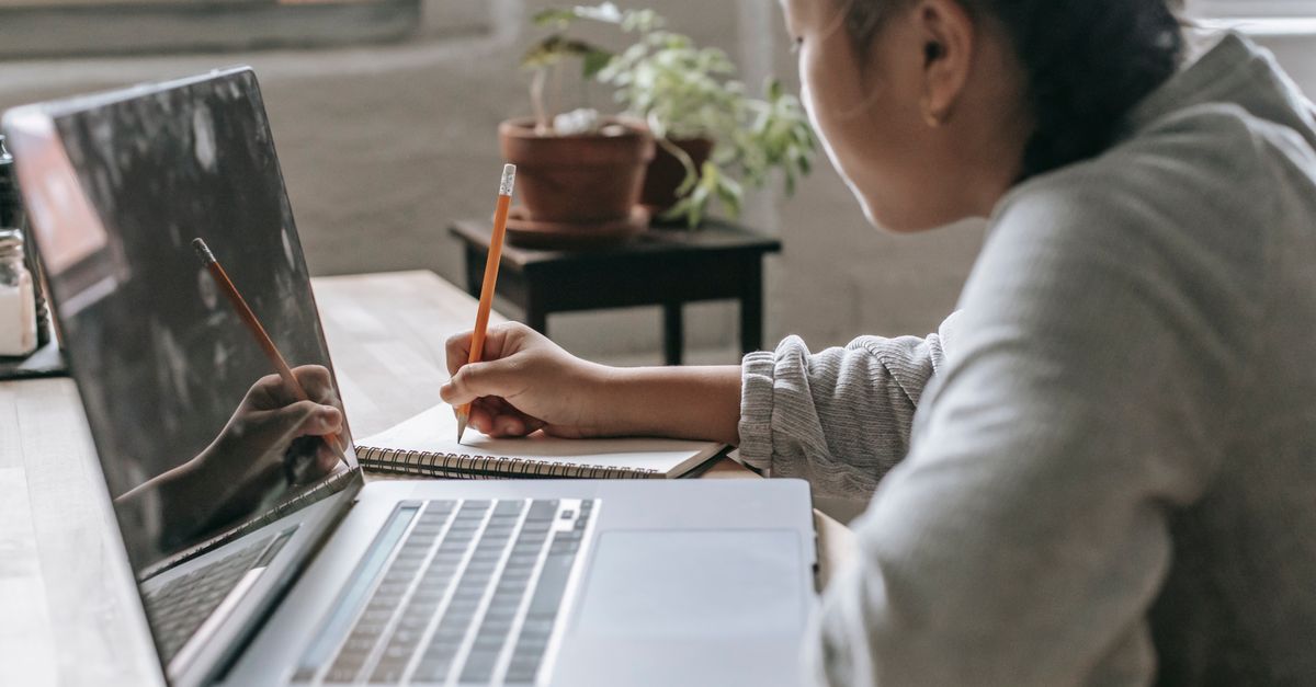 découvrez le digital learning, une méthode d'apprentissage innovante qui utilise les technologies numériques pour faciliter l'acquisition de compétences à distance, à tout moment et selon votre rythme.