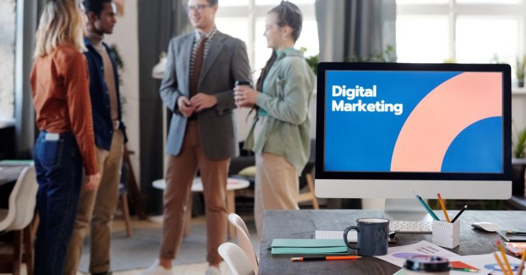 découvrez comment élaborer un plan de communication digitale efficace pour atteindre vos objectifs marketing, optimiser votre présence en ligne et engager votre audience.