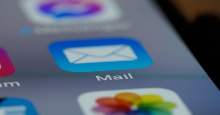 découvrez tout ce qu'il faut savoir sur dmarc, un protocole essentiel pour protéger votre domaine contre les usurpations d'identité et améliorer la sécurité de vos emails.
