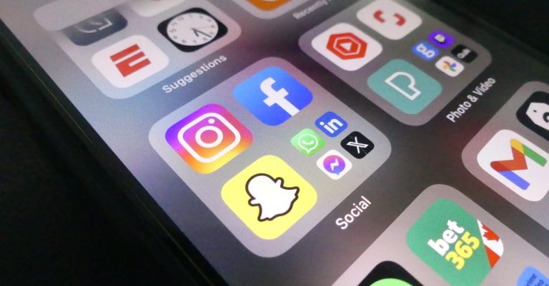découvrez le coût de linkedin premium et ses différents abonnements pour améliorer votre visibilité et booster votre carrière.