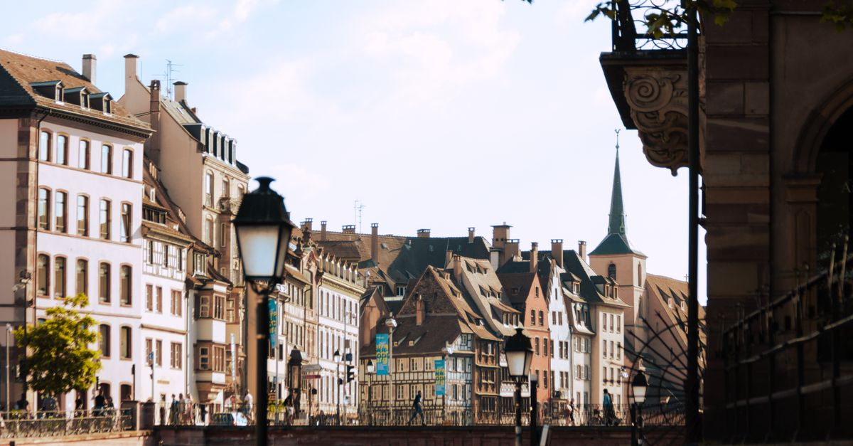 agence seo à strasbourg spécialisée dans l'optimisation de votre visibilité en ligne, le référencement naturel et le positionnement sur les moteurs de recherche pour booster votre activité locale.