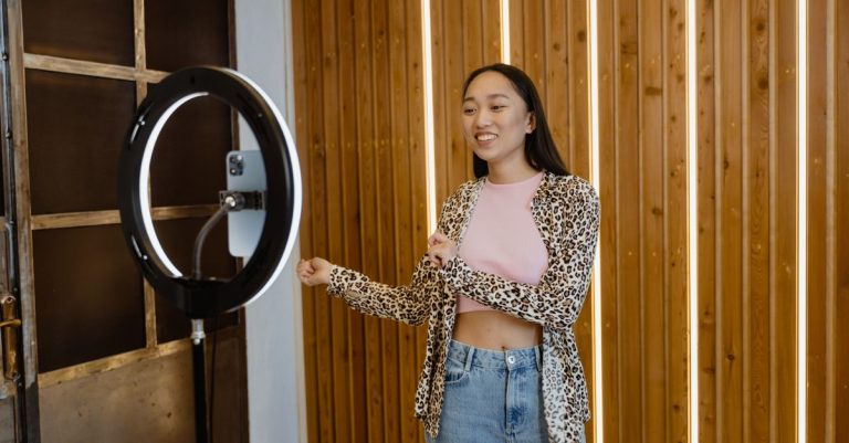 découvrez comment calculer le salaire d'un créateur de contenu tiktok et comprendre les facteurs qui influencent leurs revenus.