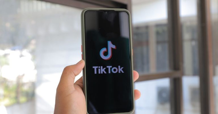 découvrez comment monétiser vos sessions en direct sur tiktok et maximiser vos revenus grâce au live streaming.