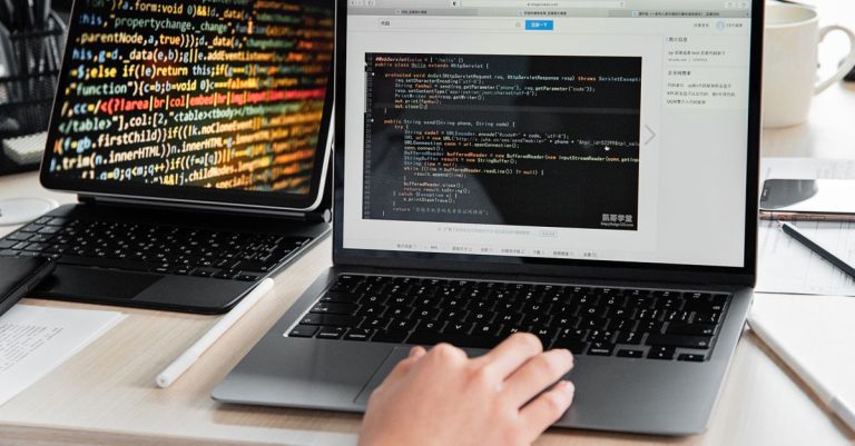 découvrez nos services de développement web pour créer des sites performants, modernes et adaptés à vos besoins.