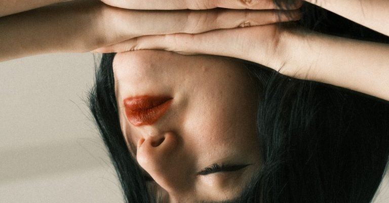 découvrez 'closer', une œuvre captivante explorant les relations humaines avec intensité et émotion. plongez dans une intrigue riche en dialogues et en rebondissements.