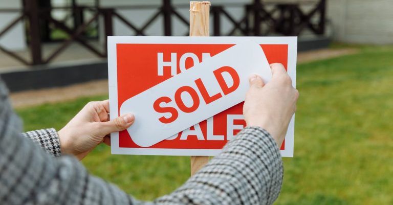 découvrez tout ce qu'il faut savoir sur le closing, l'art de conclure efficacement vos ventes et négociations pour maximiser vos résultats commerciaux.